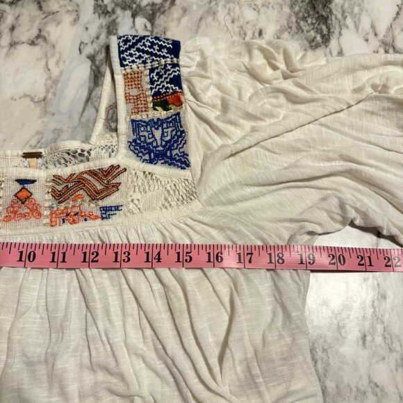 🎉😀CLEARANCE SALE!!!😀🎉 FREE PEOPLE Free Bird Embroidered Hi Lo Peasant Top - Picture 7 of 10